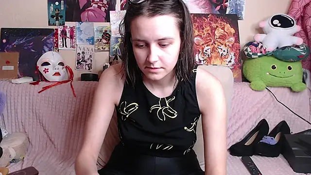 Snapshot of AliceChio chatting on December 4, 5:28 am AliceChio online show from December 4, 5:28 am