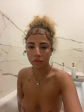 Snapshot of Aurorajadex chatting on October 10, 11:04 pm Aurorajadex online show from October 10, 11:04 pm