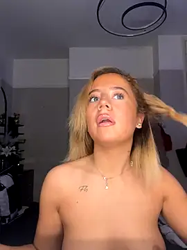 Snapshot of Aurorajadex chatting on October 18, 9:43 am Aurorajadex online show from October 18, 9:43 am