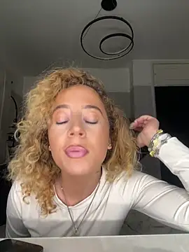 Snapshot of Aurorajadex chatting on November 16, 1:39 pm Aurorajadex online show from November 16, 1:39 pm