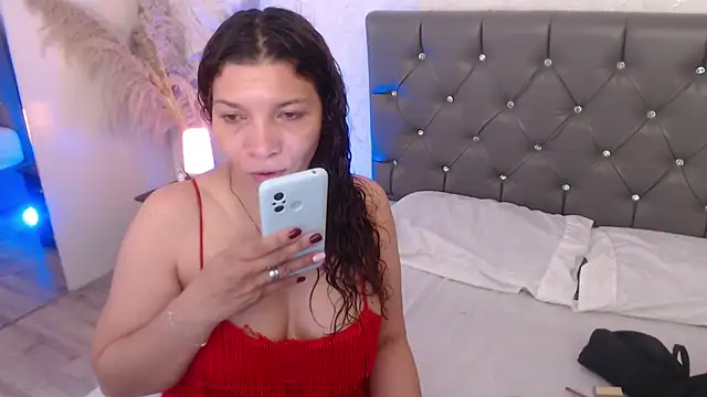 Snapshot of Serena_Houstonn chatting on May 12, 10:34 am Serena Houstonn online show from May 12, 10:34 am