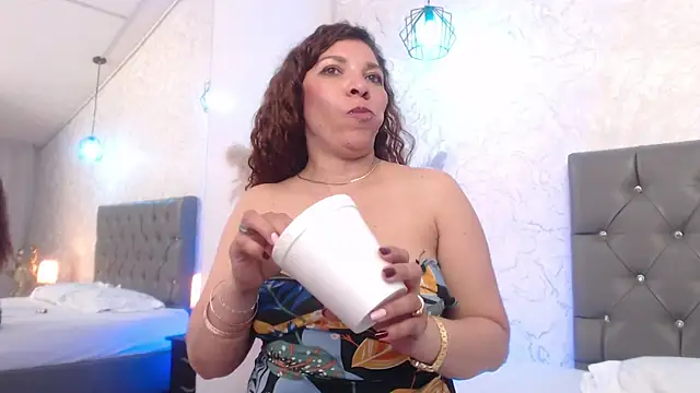 Snapshot of Serena_Houstonn chatting on May 13, 10:27 pm Serena Houstonn online show from May 13, 10:27 pm