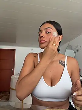 Snapshot of AnaaFaith_ chatting on January 18, 6:12 pm AnaaFaith online show from January 18, 6:12 pm