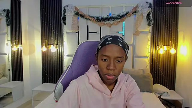  emma willliams  online show from December 5, 1:31 pm