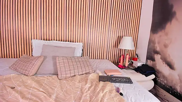 keeyla stone online show from September 18, 10:23 pm