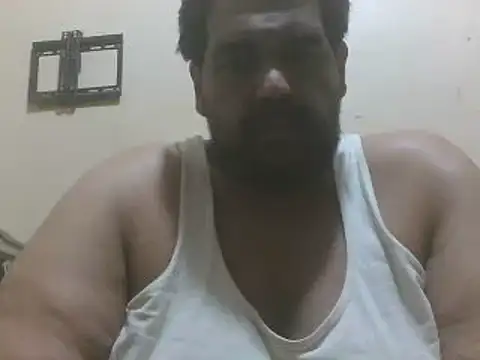 Snapshot of elpoop7305 chatting on July 5, 9:38 am elpoop7305 online show from July 5, 9:38 am