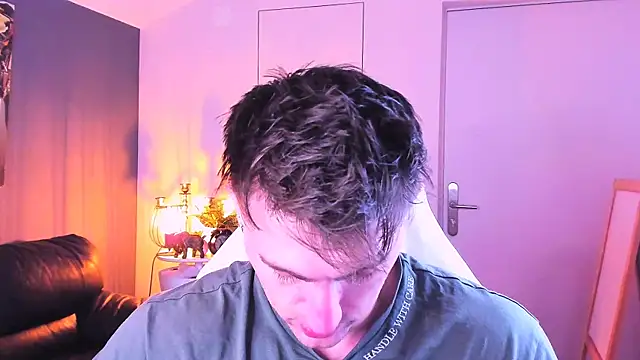 Oscar Miller  online show from October 3, 9:12 pm