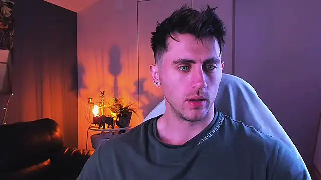 Oscar Miller  online show from October 4, 9:02 pm