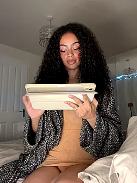 Snapshot of yasmingarcia chatting on October 27, 11:03 am yasmingarcia online show from October 27, 11:03 am