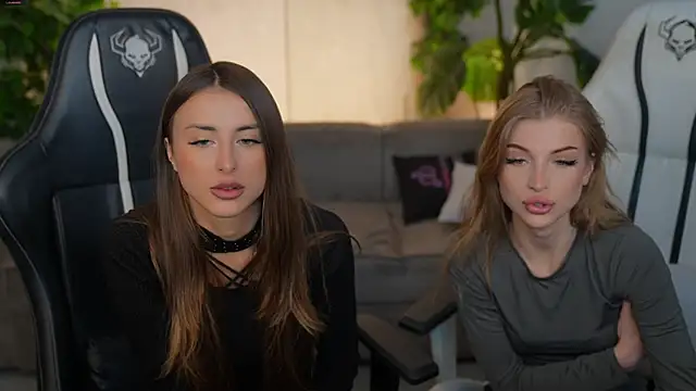 Snapshot of Luna_secretgirl chatting on November 24, 11:54 am Luna secretgirl online show from November 24, 11:54 am