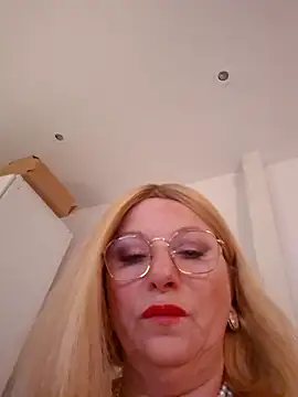 TinaLizxh online show from May 9, 11:10 pm