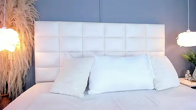 Snapshot of MiaVixen_ chatting on November 21, 4:55 am MiaVixen online show from November 21, 4:55 am