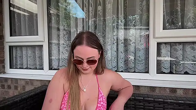 Snapshot of SexySashaxox chatting on July 6, 3:03 pm SexySashaxox online show from July 6, 3:03 pm