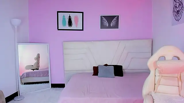 Snapshot of fressittalove01 chatting on December 4, 2:04 pm fressittalove01 online show from December 4, 2:04 pm