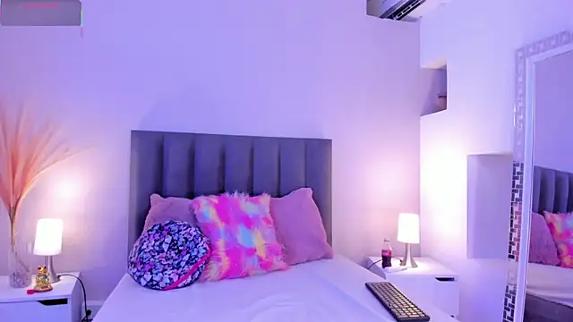 KendraChavez  online show from September 23, 8:45 pm