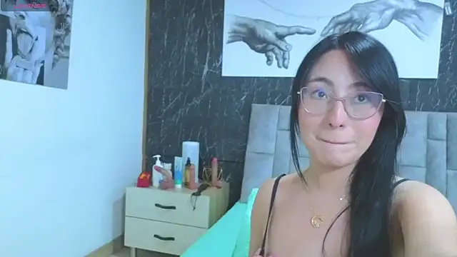 Snapshot of emily_vermont chatting on December 14, 3:45 am emily vermont online show from December 14, 3:45 am