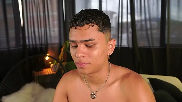 Snapshot of ErosWild_ chatting on February 2, 7:56 pm ErosWild online show from February 2, 7:56 pm