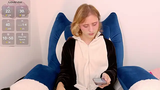 Snapshot of seraphine_star chatting on June 6, 10:47 pm seraphine star online show from June 6, 10:47 pm