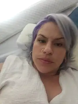 toomuchofafreak online show from October 22, 2:45 am