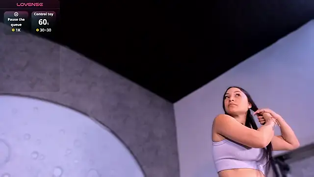 ReinaChloe online show from February 19, 4:03 pm