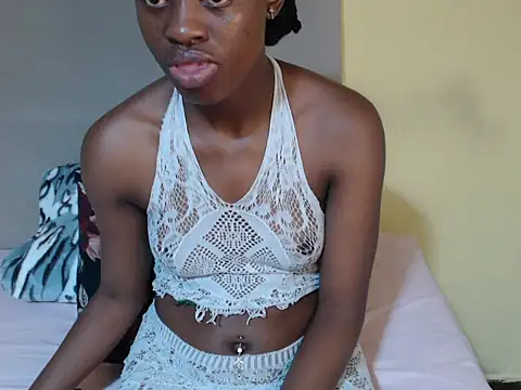 SexyKatLady18 online show from April 28, 11:43 pm