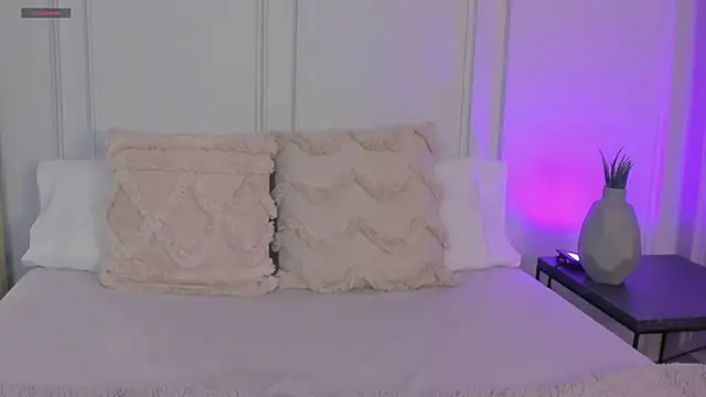 CharlotteBrownn  online show from May 27, 1:57 am