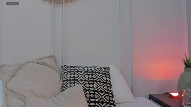 CharlotteBrownn  online show from June 24, 1:15 am