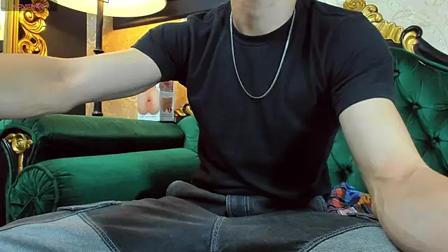 AlessandroKiing online show from March 31, 9:15 pm