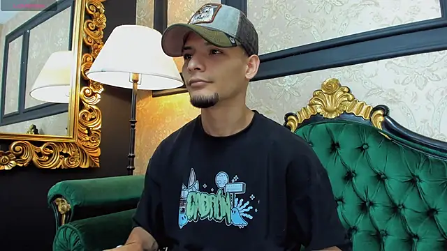 AlessandroKiing online show from April 22, 7:48 pm