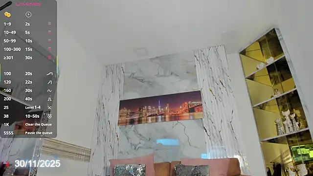 Snapshot of Sophi_Johnson chatting on November 30, 5:11 am Sophi Johnson online show from November 30, 5:11 am