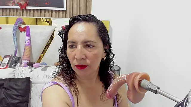 Luna Naughty1 online show from April 30, 7:09 pm