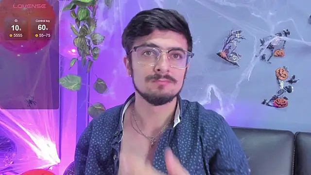 AaronFuentes7 online show from October 21, 7:03 pm