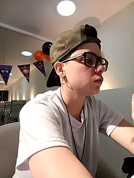 SpencerMontgomery online show from October 28, 6:21 pm