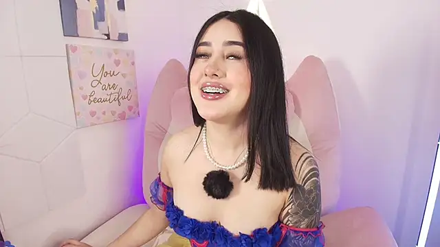 justonecute online show from May 28, 3:04 am