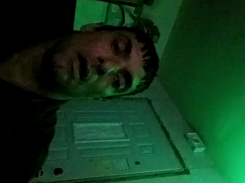 Snapshot of dicinyou80 chatting on March 21, 3:11 am dicinyou80 online show from March 21, 3:11 am