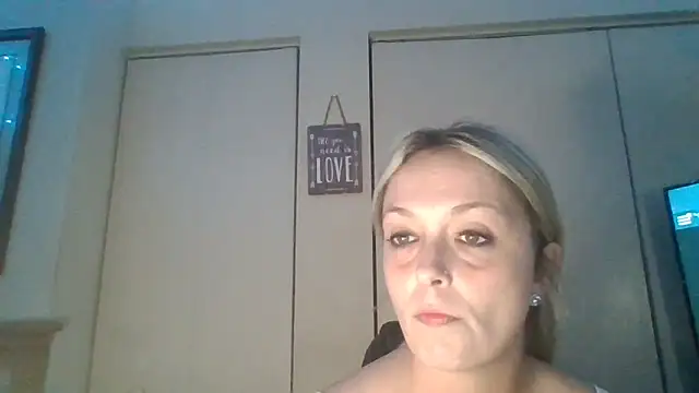 Snapshot of Candykissesxoxo chatting on October 11, 5:50 am Candykissesxoxo online show from October 11, 5:50 am