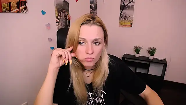 Snapshot of PeppyMia chatting on September 30, 6:51 am PeppyMia online show from September 30, 6:51 am