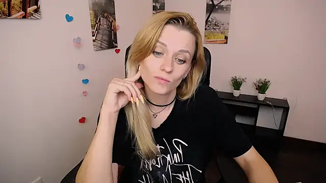 Snapshot of PeppyMia chatting on September 30, 8:25 pm PeppyMia online show from September 30, 8:25 pm