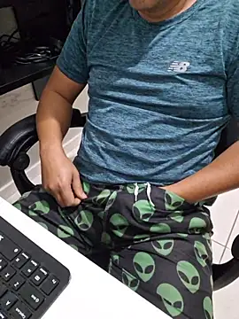 Carloskasado online show from October 28, 12:03 am