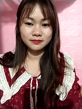 Snapshot of Sisi_dy01 chatting on April 24, 7:33 am Sisi dy01 online show from April 24, 7:33 am
