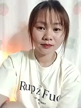Snapshot of Sisi_dy01 chatting on May 22, 1:24 am Sisi dy01 online show from May 22, 1:24 am