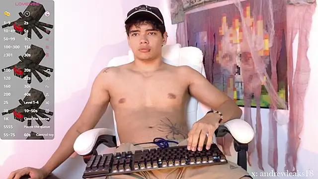 Snapshot of an_drew18 chatting on October 31, 1:56 pm an drew18 online show from October 31, 1:56 pm