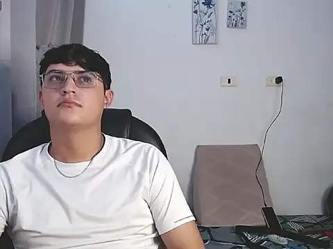 yesitwink  online show from March 14, 3:12 am