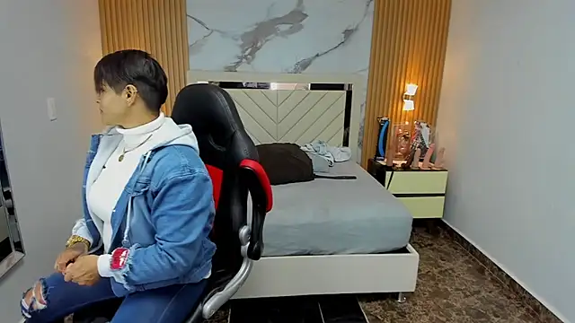 Snapshot of KAROLLJONES1 chatting on November 13, 7:35 pm KAROLLJONES1 online show from November 13, 7:35 pm