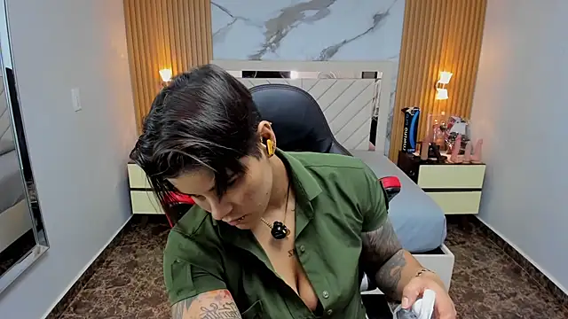 Snapshot of KAROLLJONES1 chatting on November 22, 7:46 pm KAROLLJONES1 online show from November 22, 7:46 pm