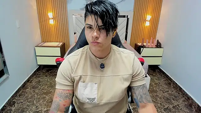 KAROLLJONES1 online show from April 28, 7:30 pm