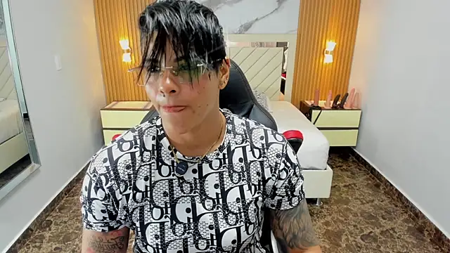 KAROLLJONES1 online show from April 30, 12:44 pm