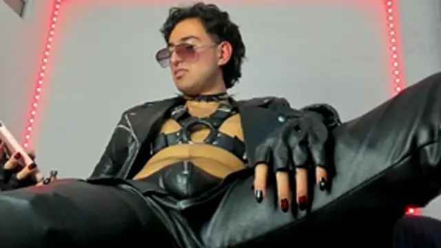 Snapshot of Alexxx_savage chatting on November 5, 4:23 am Alexxx savage online show from November 5, 4:23 am