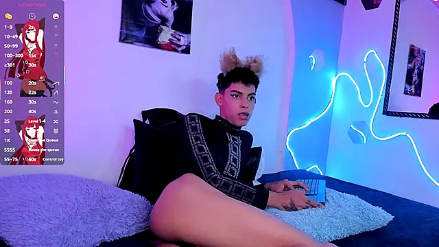 Room 69x online show from September 12, 1:33 pm