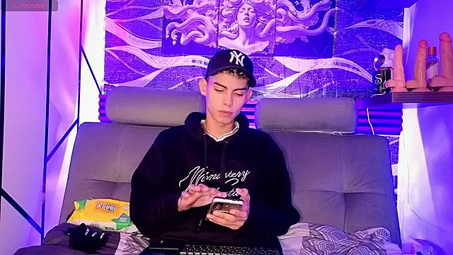 Room 69x online show from May 1, 9:52 pm